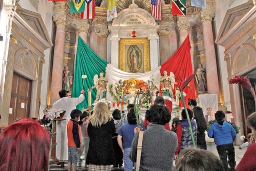 Devotos celebran a la Virgen de Guadalupe