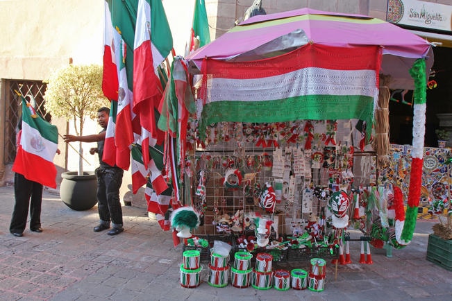 Autorizan venta a 100 puestos ambulantes