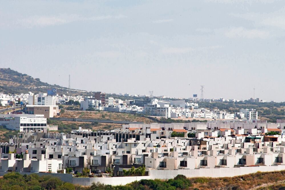 Lanza IVEQ complejo de viviendas económicas