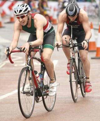 Valenzuela se cuelga bronce histórico