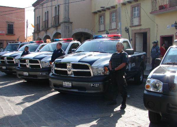 Equipan a policías de Huimilpan