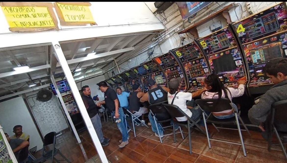 Clausuran negocio de tragamonedas en Plazas del Sol. Foto: Especial