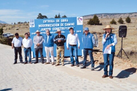 Entregan obra de camino 