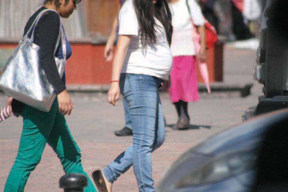 Previenen contra embarazo en jóvenes