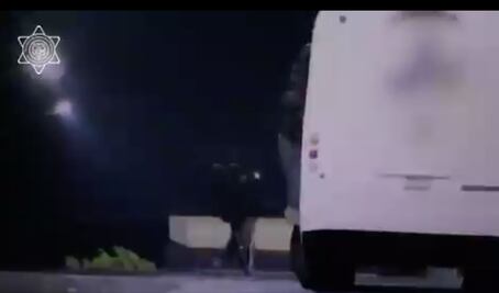 #Video. Detienen a dos sujetos por robar un camión en Villas de Santiago