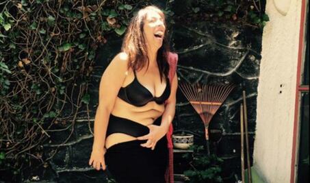 Con poca ropa, Regina Orozco defiende su cuerpo