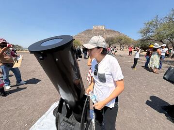 Elipse solar detuvo actividades y llamó la atención de miles