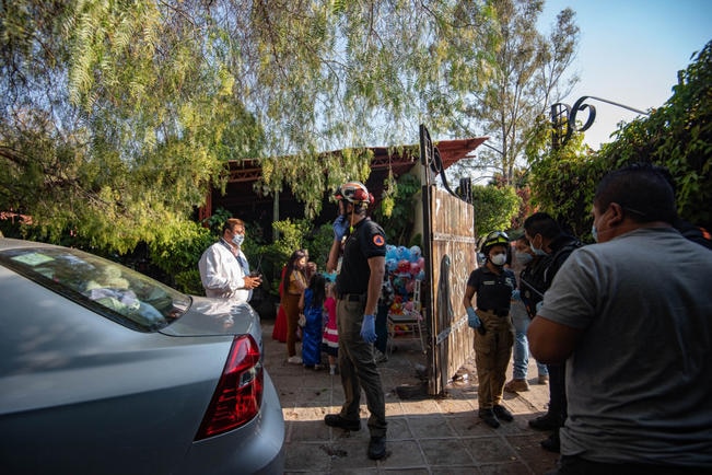 Ante Covid-19, Protección Civil desaloja salón de fiestas con 350 invitados a una boda