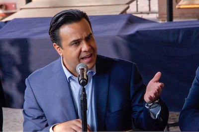 “Inoportuno, subir precio de gasolinas”, denuncia Luis Nava