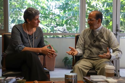 Presentan en la UAQ libro del padre Solalinde