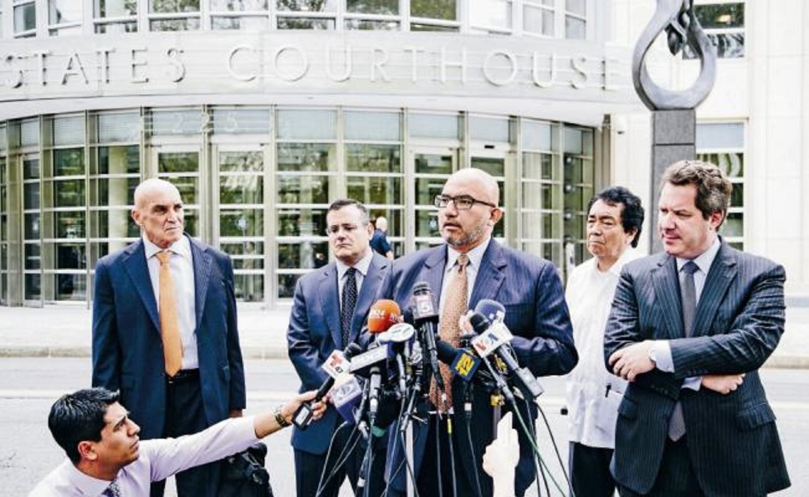 Eduardo Balarezo, abogado de El Chapo, se quejó en un correo electrónico de que la decisión unilateral del juez no permitirá que el proceso inicie el 16 de abril. (ARCHIVO EL UNIVERSAL)