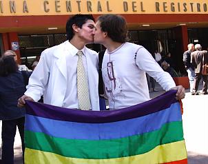 Amparo a parejas gay permitirá casarse: TSJ