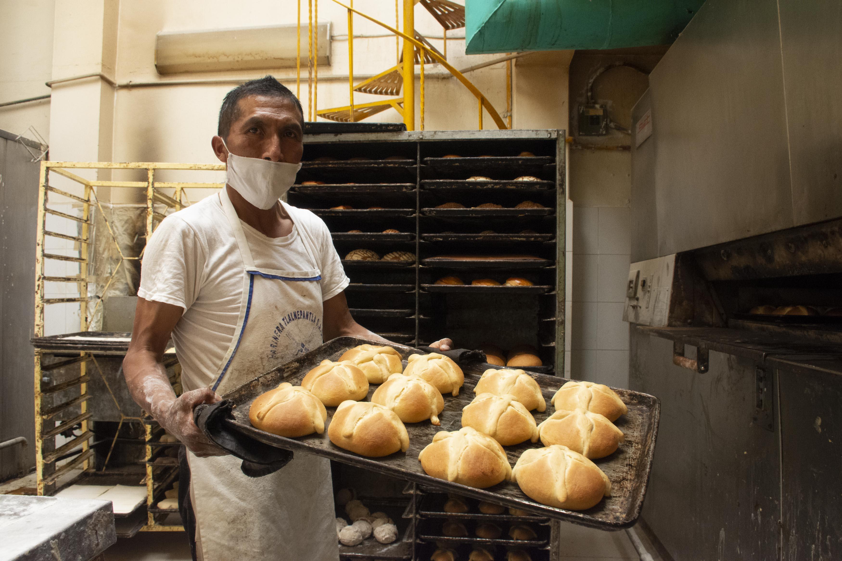 Pan de muerto se aferra a la tradición pese al Covid