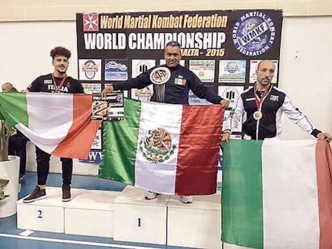 Cortés da oro y plata a México