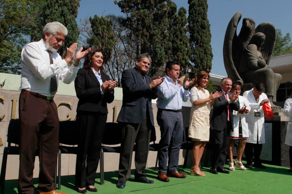 En la explanada de la delegación del IMSS, en 5 de Febrero, autoridades del sector Salud conmemoraron el Día Internacional de la Mujer