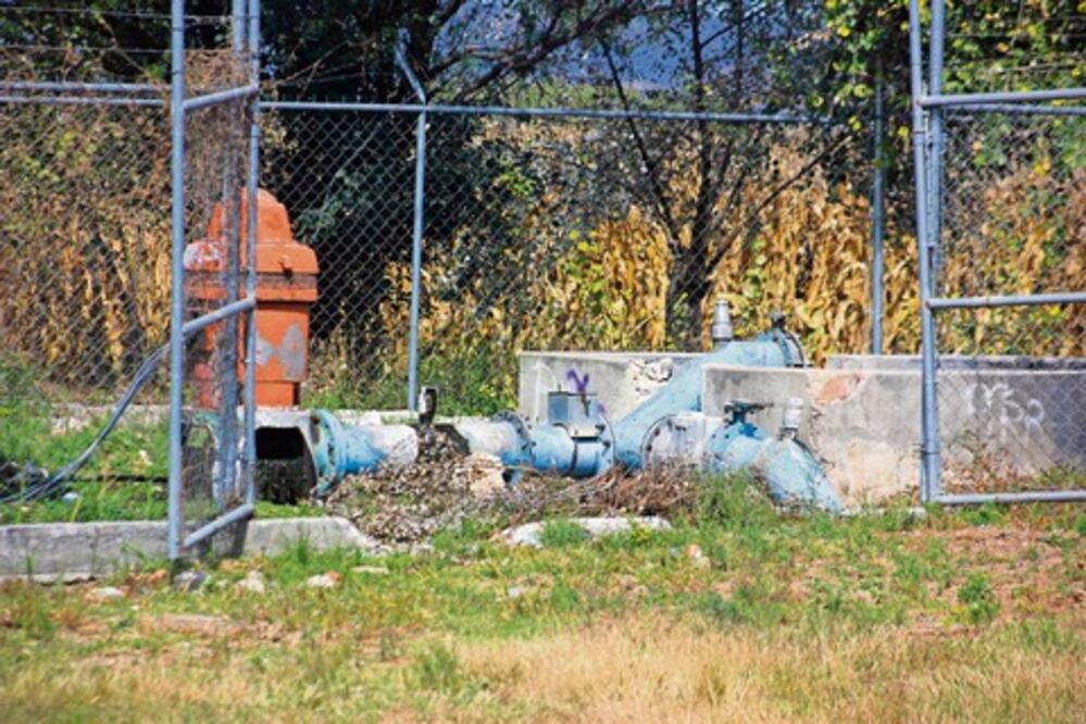 Revenden vales de agua, acusan