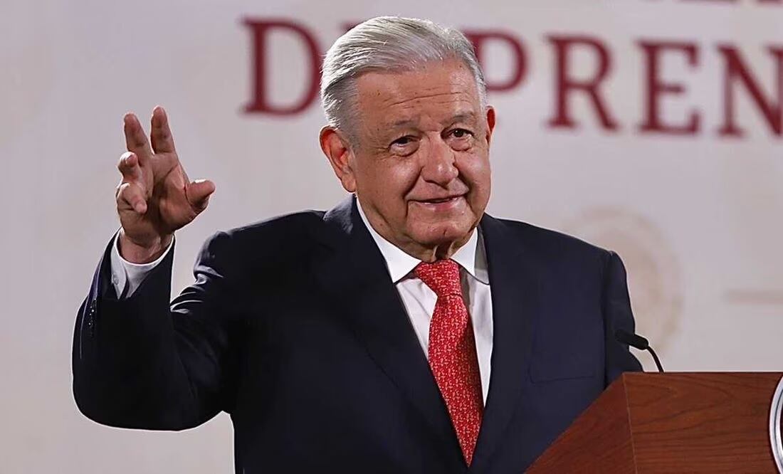 El presidente López Obrador indicó que a partir de las 22:00 a las 23:00 horas cantará el Grupo Frontera. Foto: