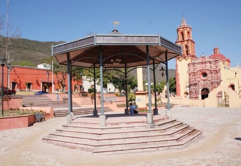 Envían a EU a 125 jornaleros a trabajar