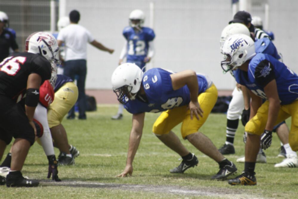 Felinos ganan scrimmages