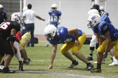 Felinos ganan scrimmages