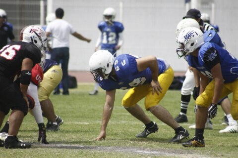 Felinos ganan scrimmages