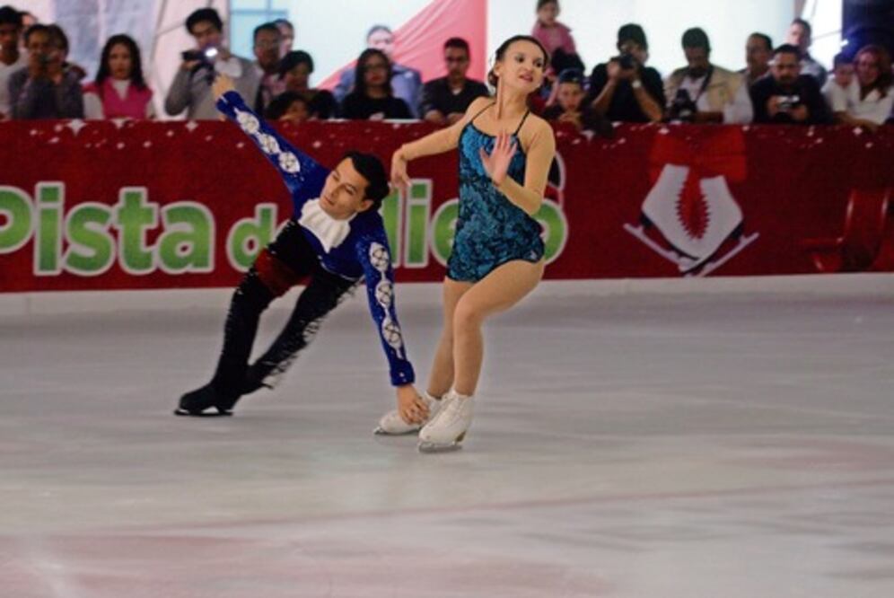 Inauguran pista de hielo