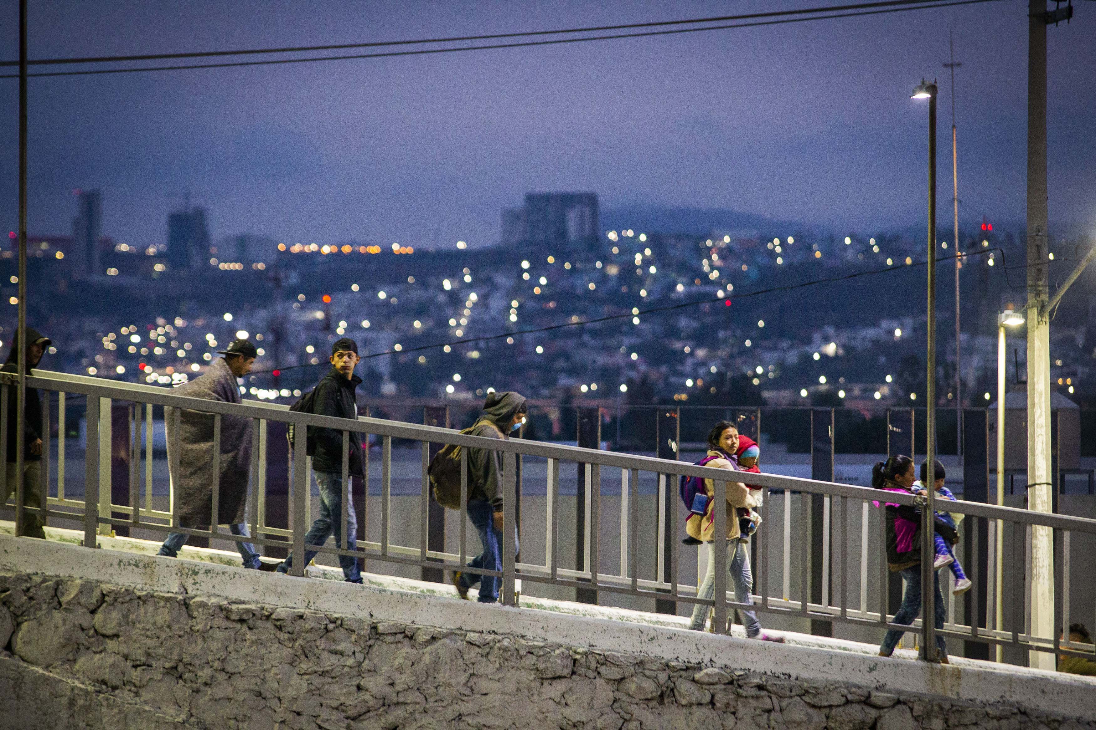 Migrantes comienzan a salir de Querétaro con rumbo a Guanajuato