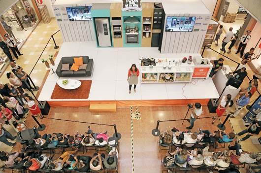 Gloria Calzada, lejos de quemar el agua