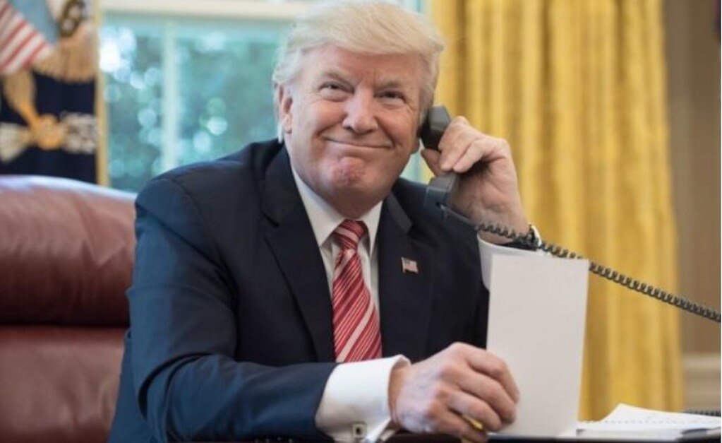 Rusia podría espiar a Trump si sigue usando iPhone