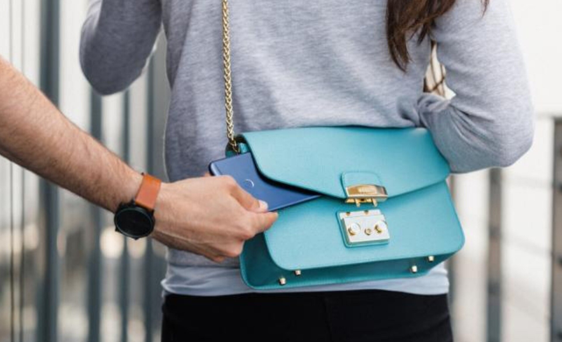 Tanto Apple como Google ofrecen diversas opciones para recuperar tu informacióin y eliminarla de tus dispositivo robado