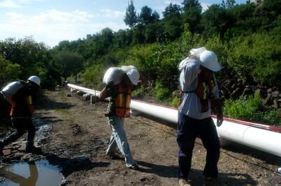 Dan mantenimiento a tuberías en Pinal 