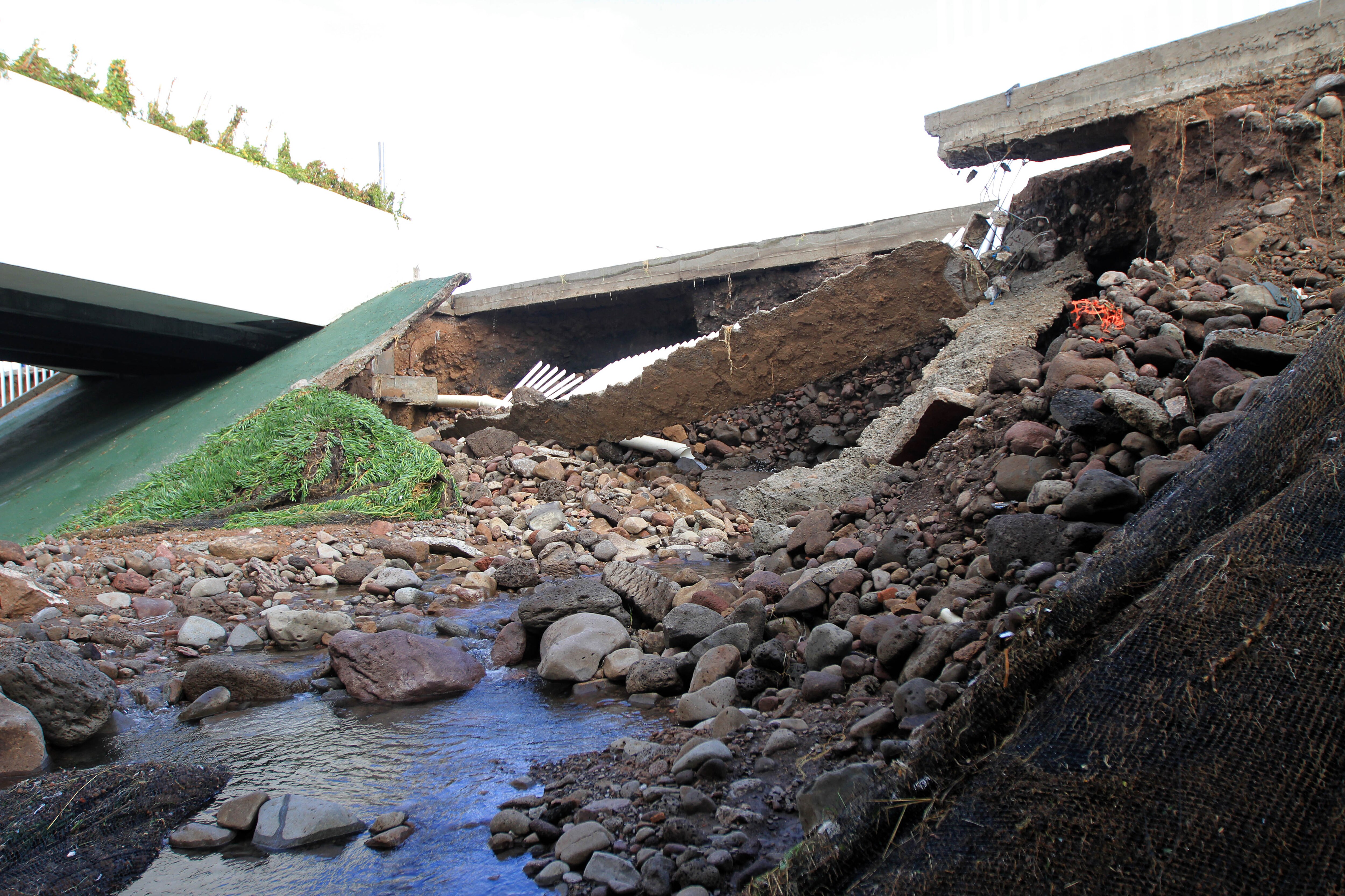 Se deslindan de obra pluvial en Camelinas