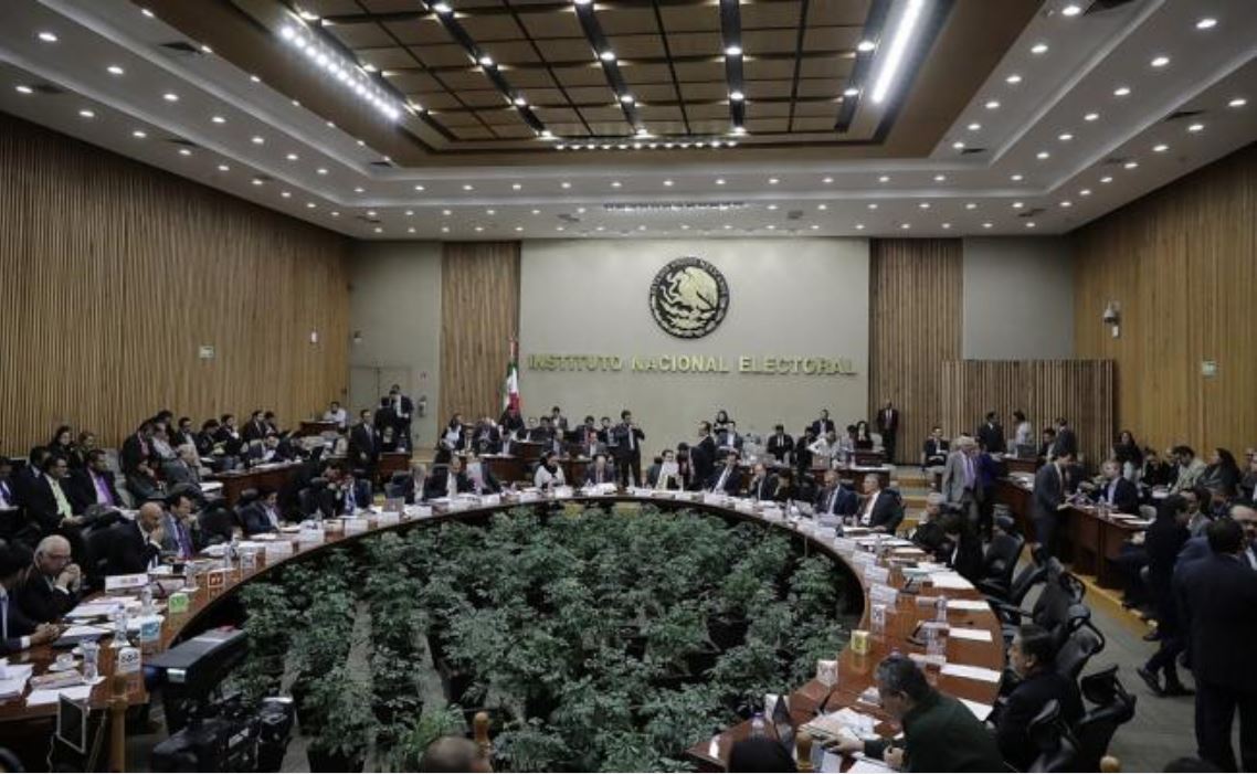 SCJN admite controversia del INE, pero no concede suspensión de ajuste salarial