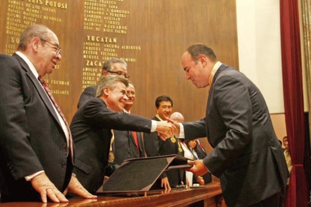 Reconocen a abogados distinguidos