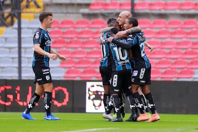 Gallos se luce con goleada