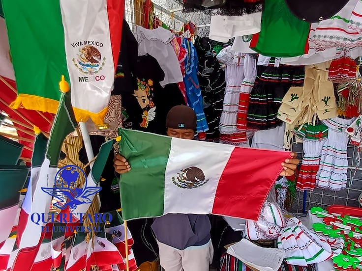 Colores patrios visten las calles de Querétaro