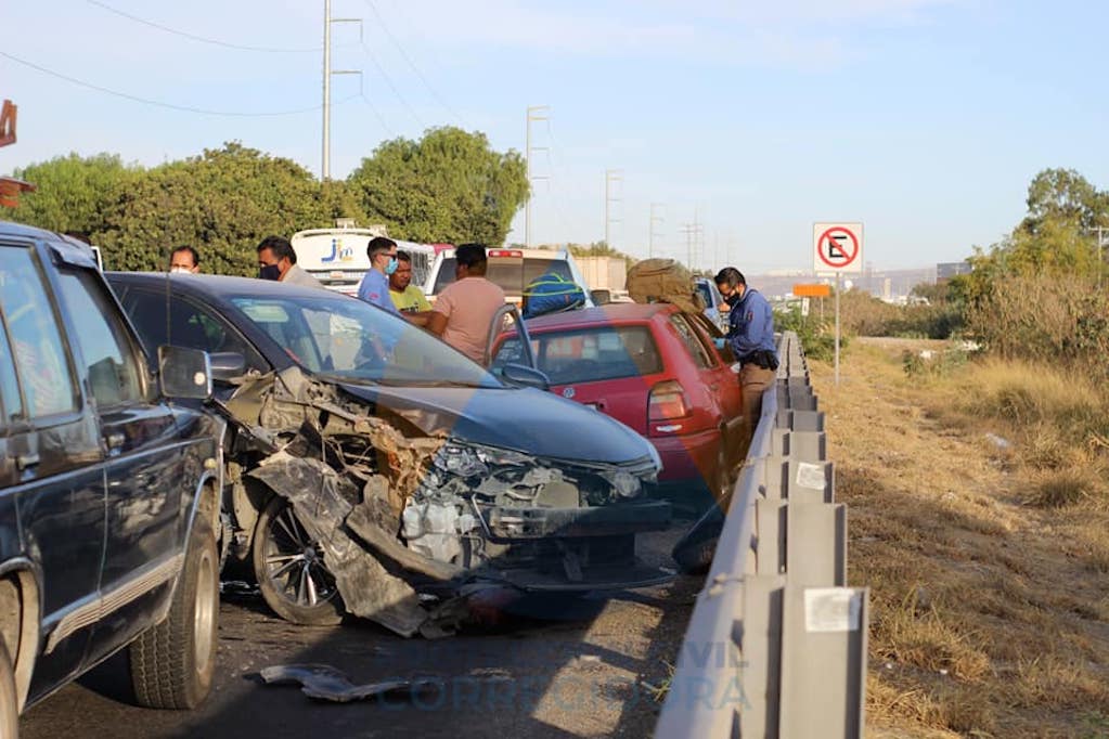 Aparatoso choque se registró en la carretera a Tlacote