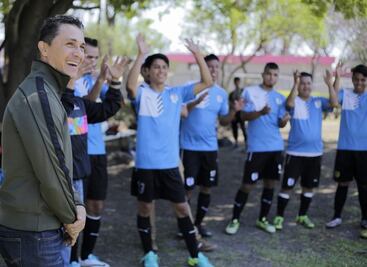 Ríos pide a estudiantes ‘trabajar en equipo’