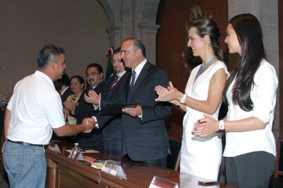 Otorgan indulto a internos de penales