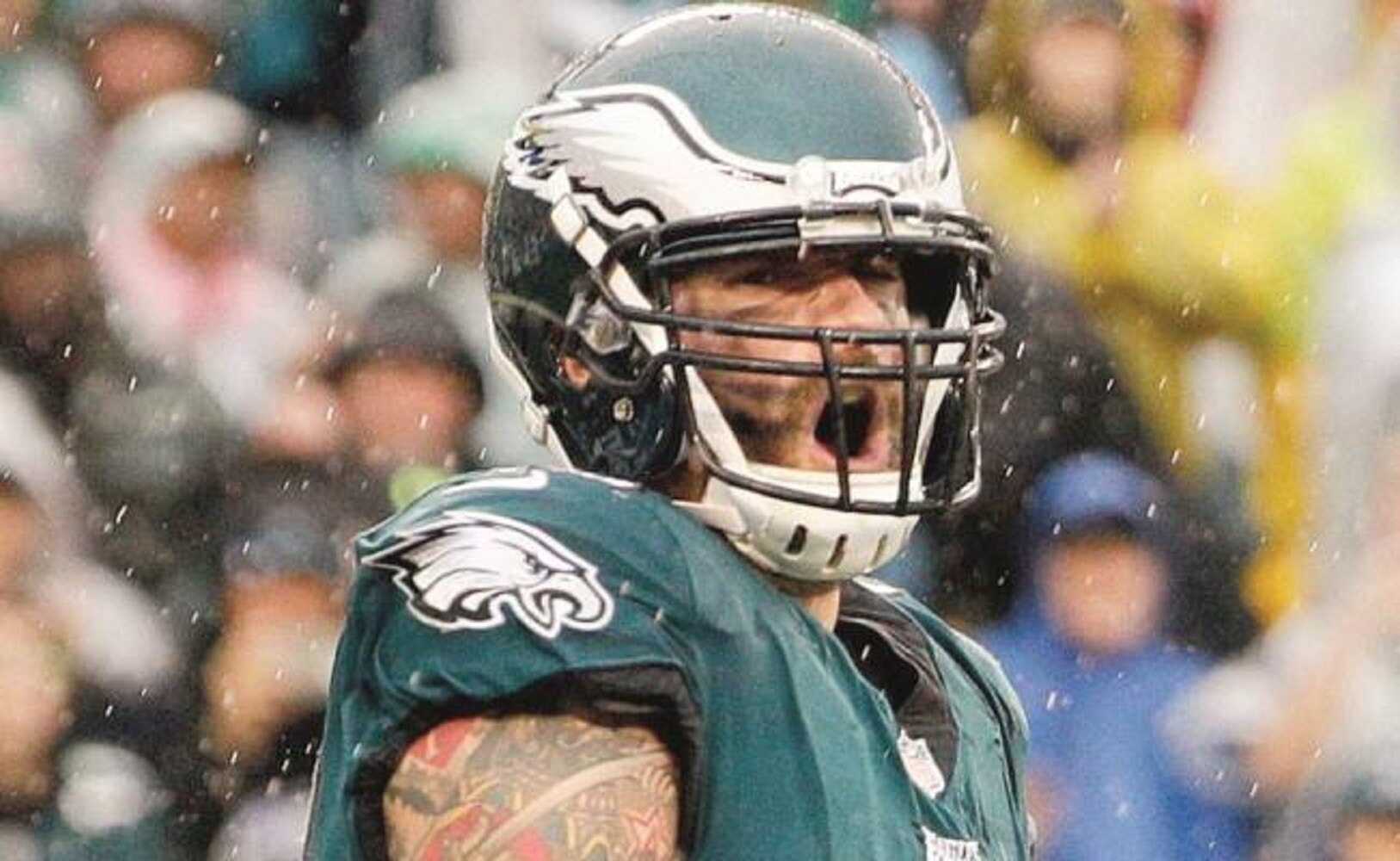 Chris Long dona sueldo para educar a chavos