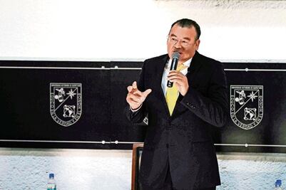 Educación, prioridad  para Adolfo Camacho 