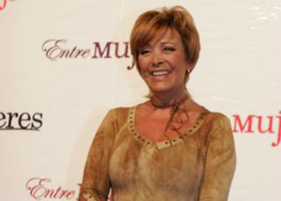 Sylvia Pasquel celebra 44 años de vida artística