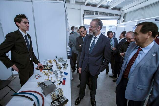 Al encabezar el evento, Marco del Prete Tercero, dijo que estos encuentros logran vincular a la pequeña empresa con los grandes fabricantes. (DEMIAN CHÁVEZ. EL UNIVERSAL)