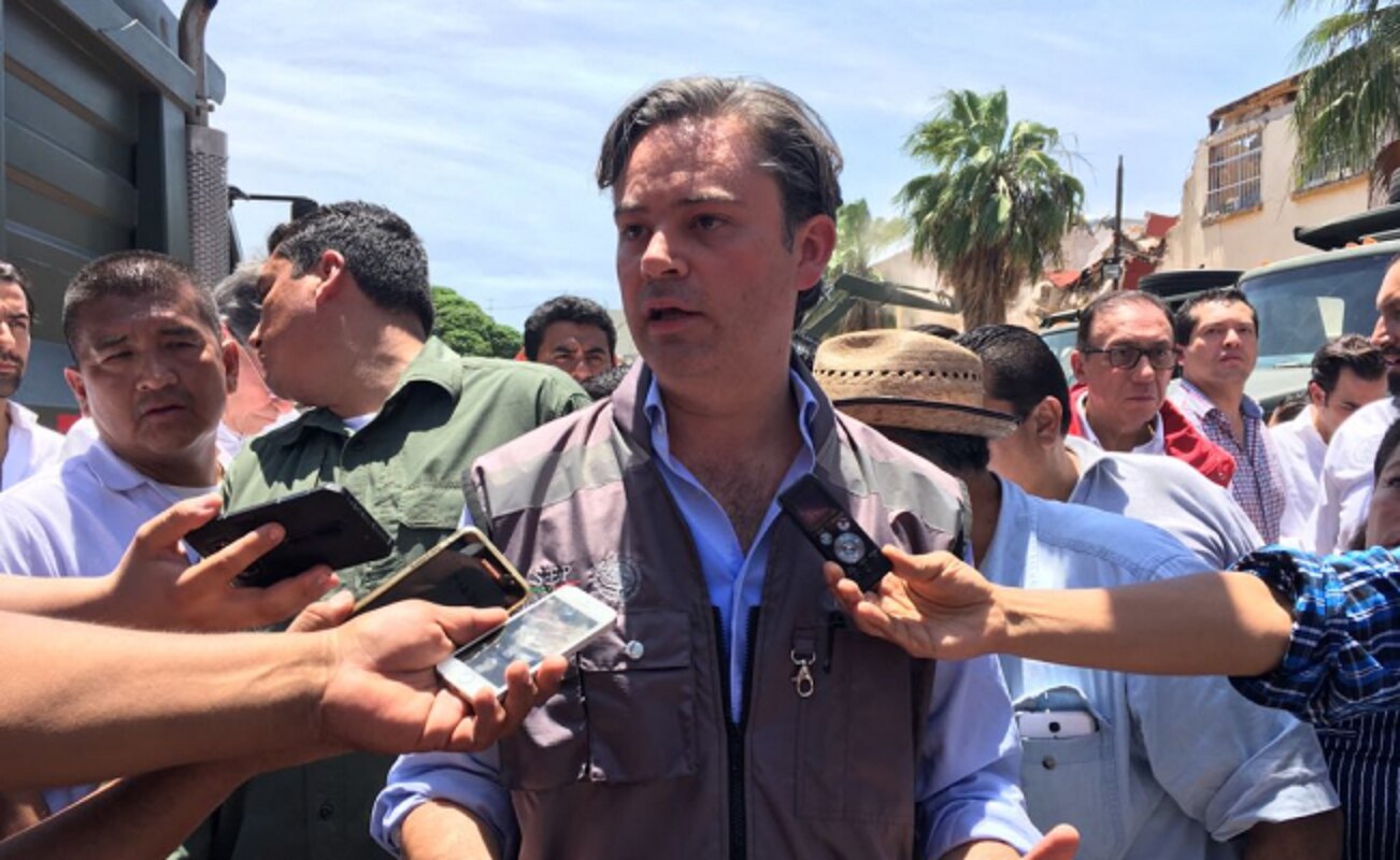 El funcionario acudió al Centro Escolar Juchitán que será la primera escuela que reconstruirán de todas las dañadas. (Foto: EL UNIVERSAL/Valente Rosas)