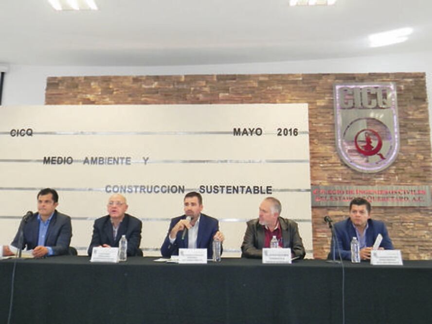 Ingenieros se capacitan sobre medio ambiente