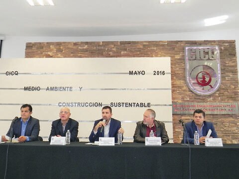 Ingenieros se capacitan sobre medio ambiente