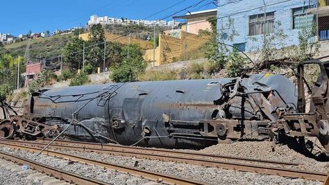 Se descarriló un tren en Hércules; transportaba combustoleo