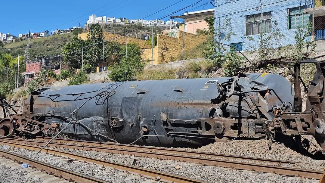 Se descarriló un tren en Hércules; transportaba combustoleo