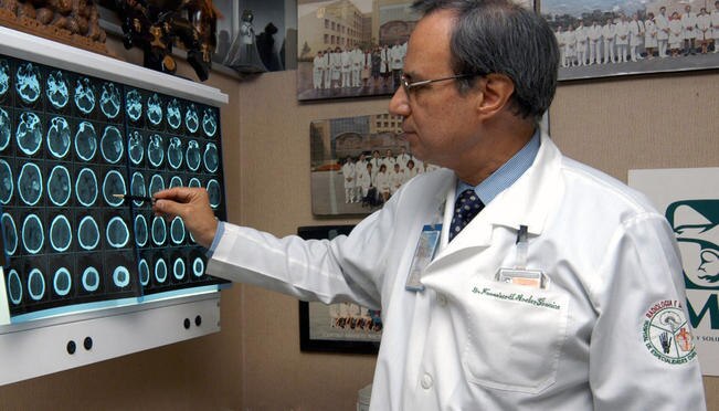 Aproximadamente 80% de las personas con Parkinson presentan algún tipo de temblor en una de las extremidades / FOTO: ARCHIVO EL UNIVERSAL