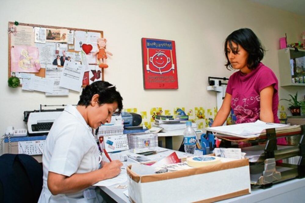 Da atención médica IAP a 100 personas cada mes